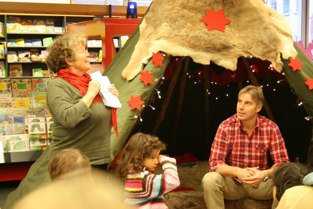 gal/2010/2010 Saitentwist Mayersche Buchhandlung Essen 03.12.Lesezelt Frau Kuehn Verein/2010 Saitentwist Mayersche 03.12. Lesezelt Frau Kuehn Essen 002.jpg